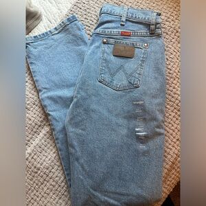 Wrangler Women’s Straight Leg Jeans - Light Blue Denim